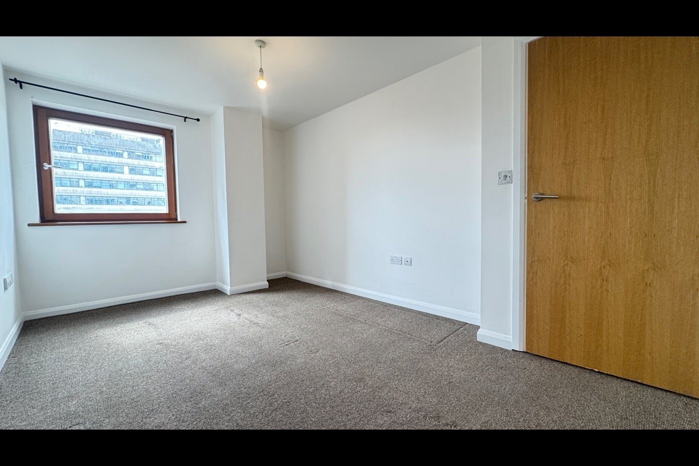 Flat Prior Road in Greater London