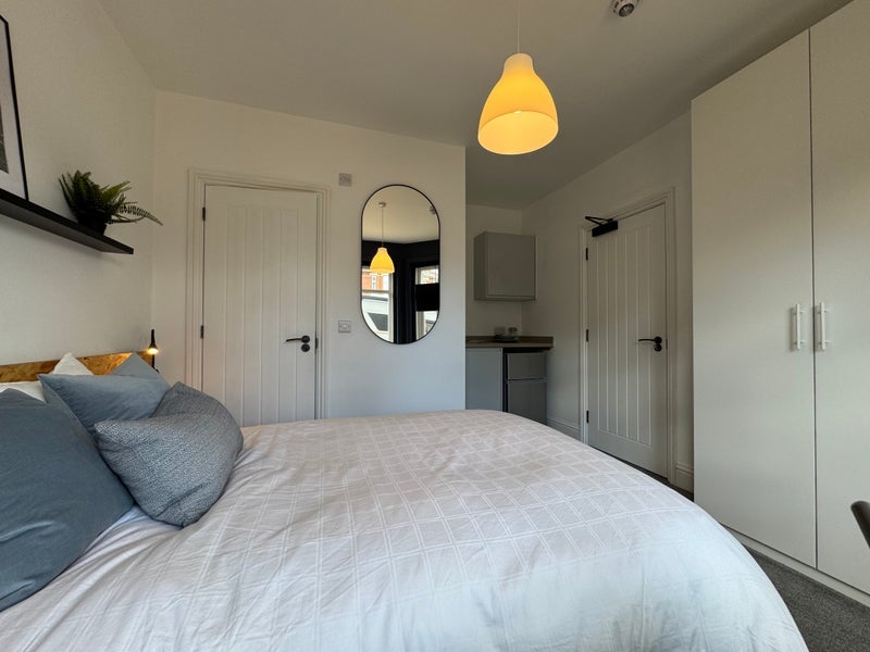 Room Uppleby Road in Poole