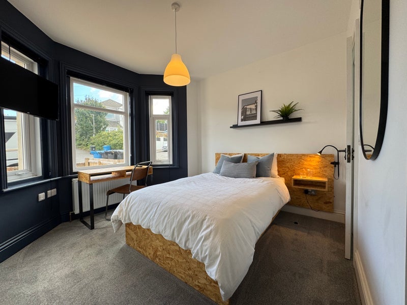 Room Uppleby Road in Poole