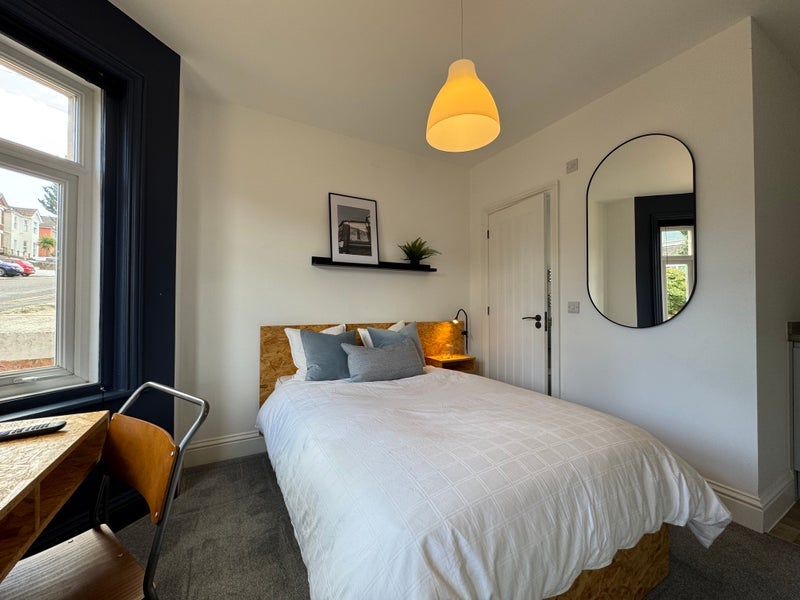Room Uppleby Road in Poole
