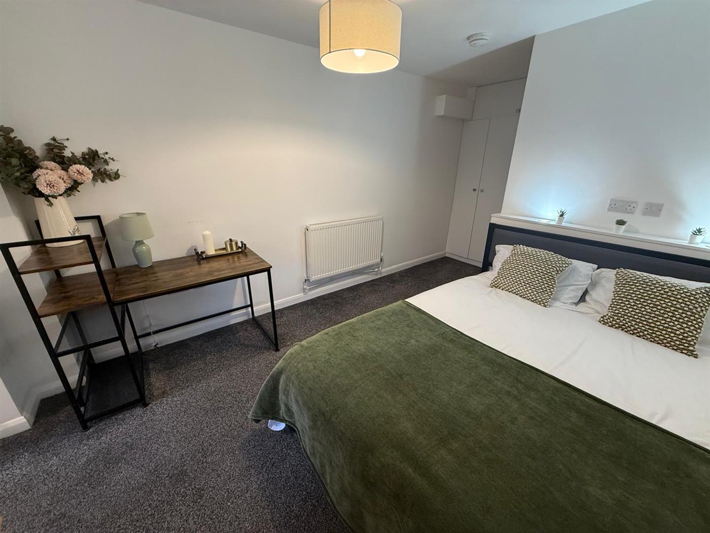 Room West Hill Drive in Mansfield Woodhouse