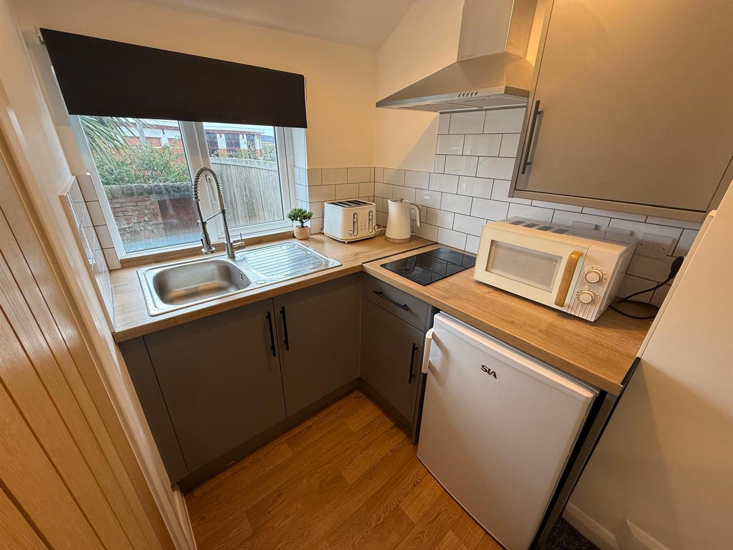 Room West Hill Drive in Mansfield Woodhouse