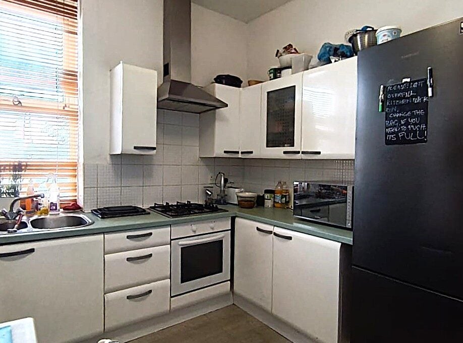 Room Ninian Park Road in Cardiff