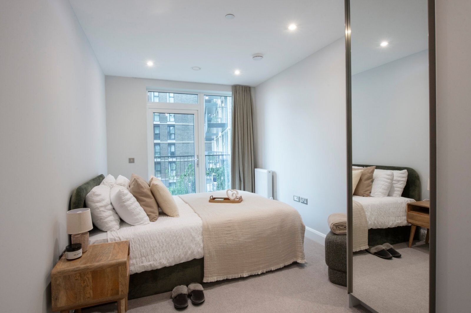 Flat Moat Street in Greater London