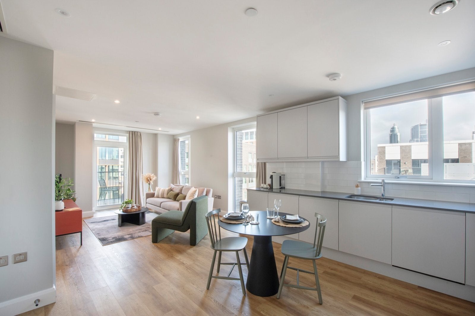 Flat Moat Street in Greater London