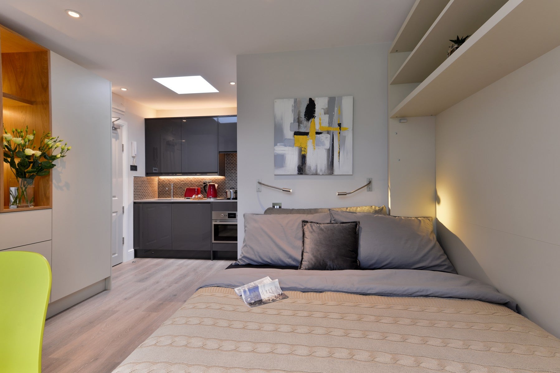 Flat Linden Gardens in Greater London
