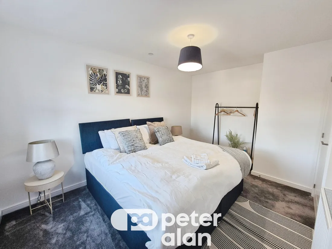 Room Chapel Field Way in Newport