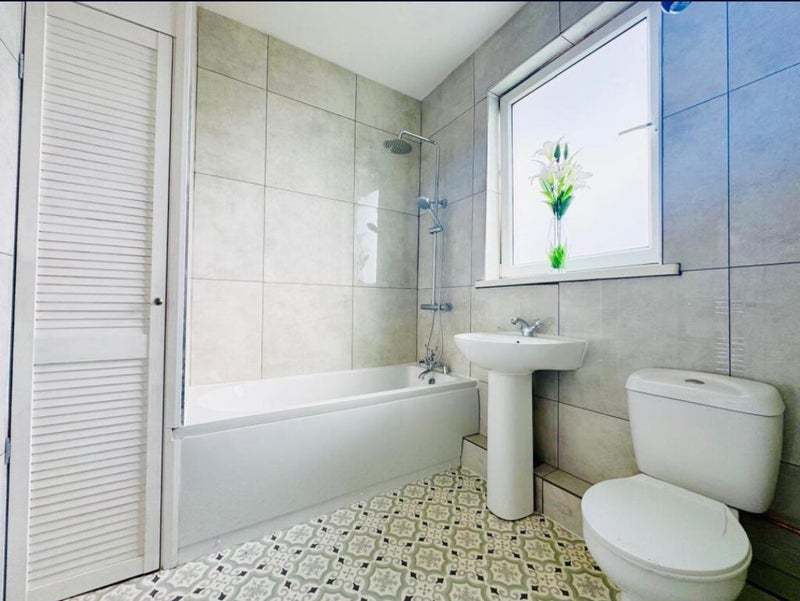 Room Clements Road in Greater London