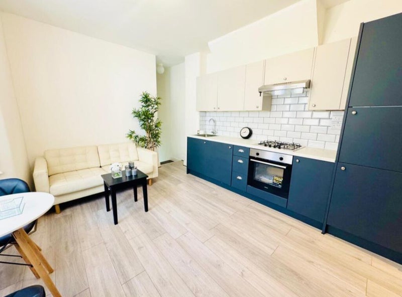 Room Clements Road in Greater London