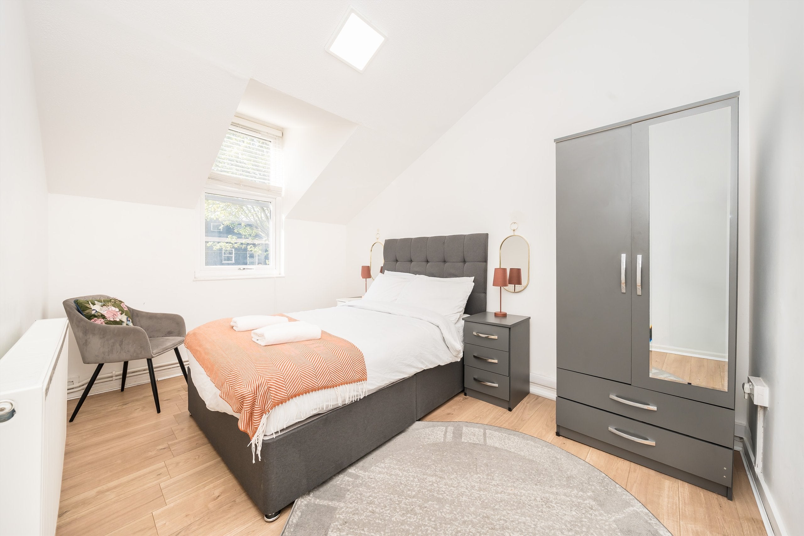 Flat Mostyn Road in Greater London