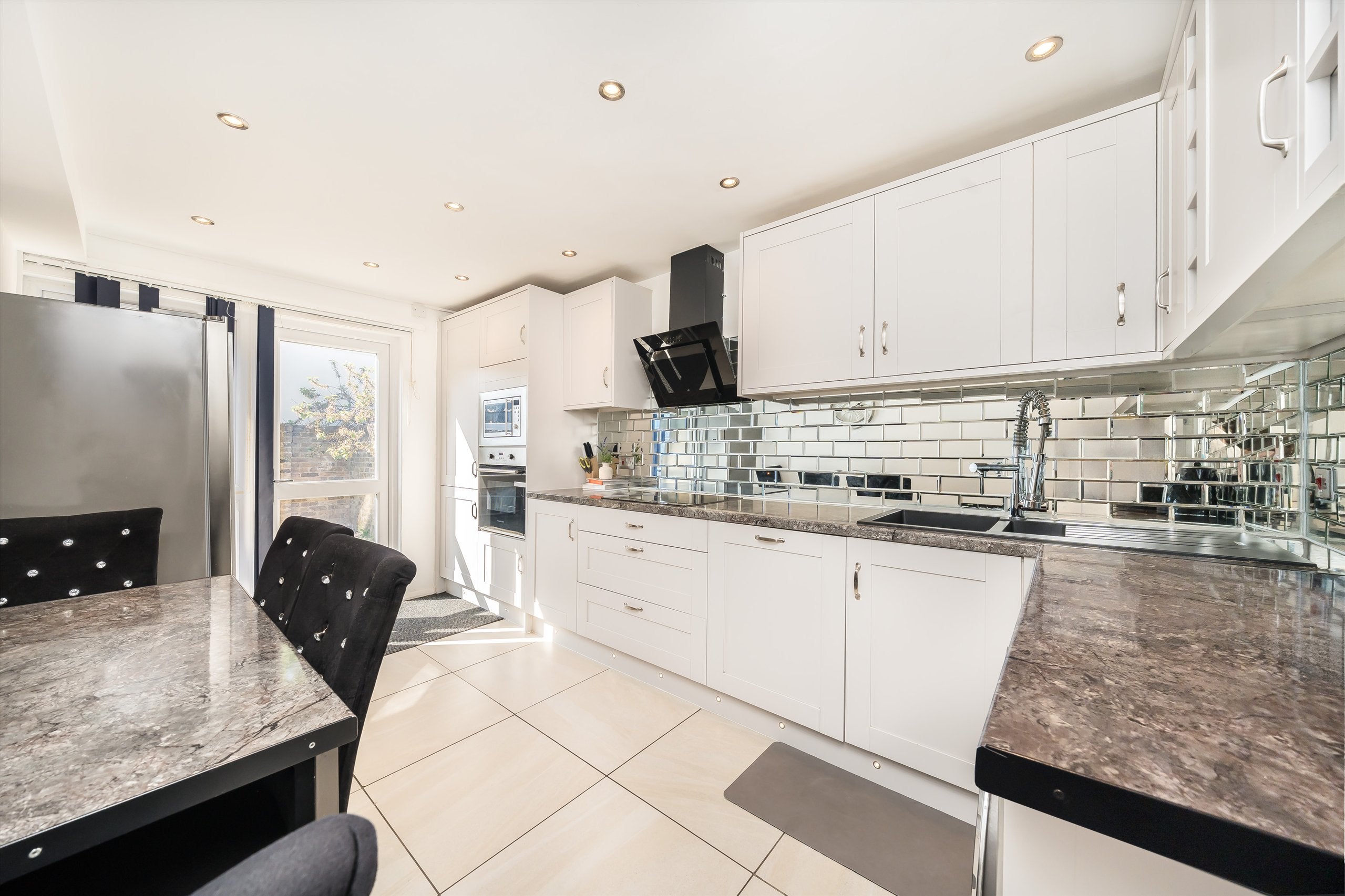 Flat Mostyn Road in Greater London
