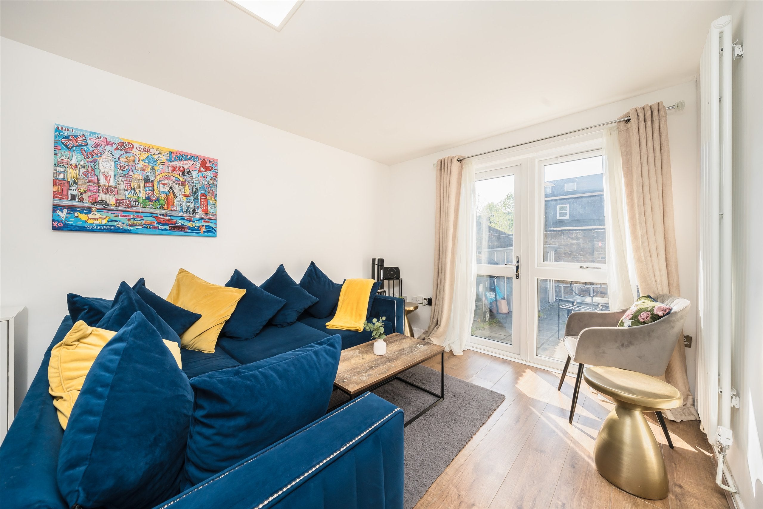 Flat Mostyn Road in Greater London