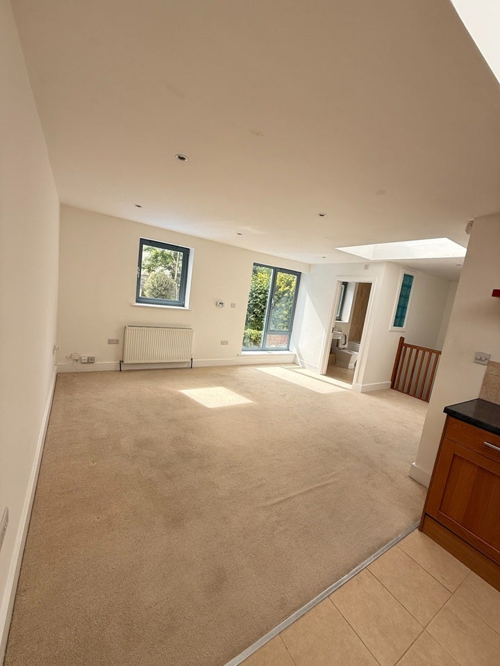 House Sydenham Lane in Bristol