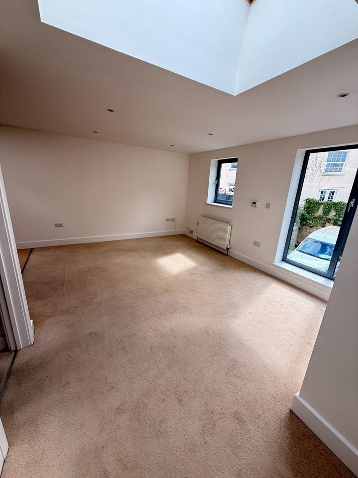 House Sydenham Lane in Bristol