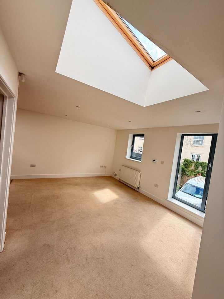 House Sydenham Lane in Bristol