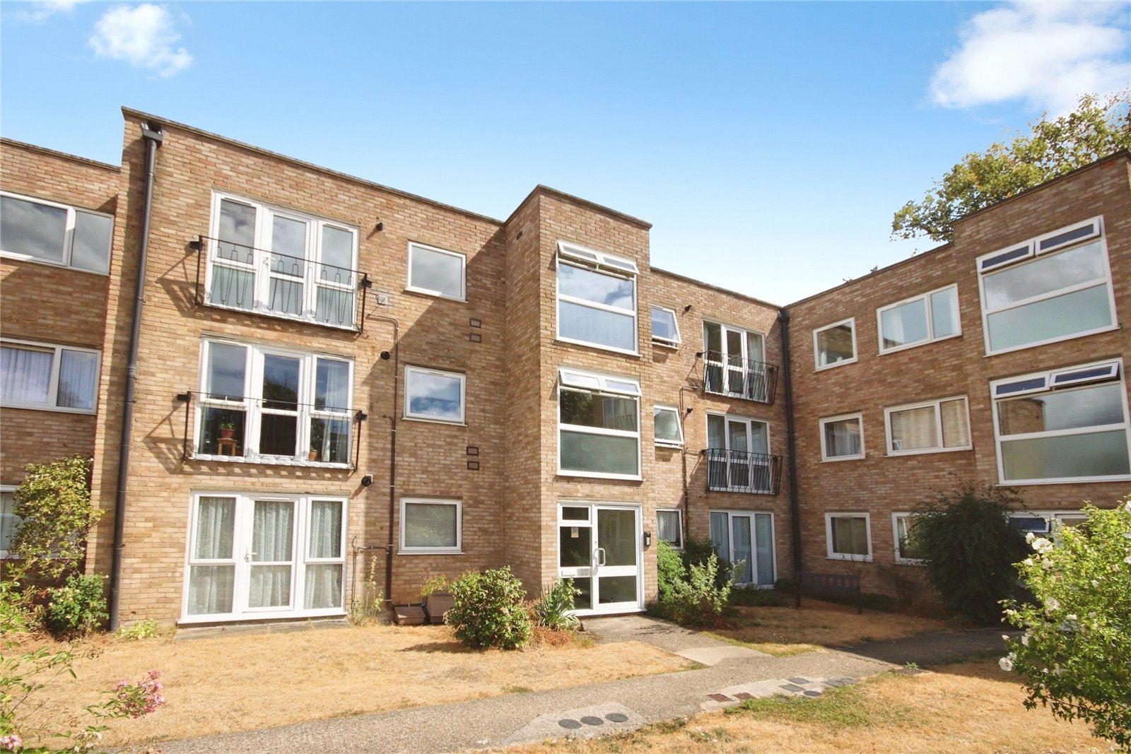 Flat Riseley Road in Maidenhead