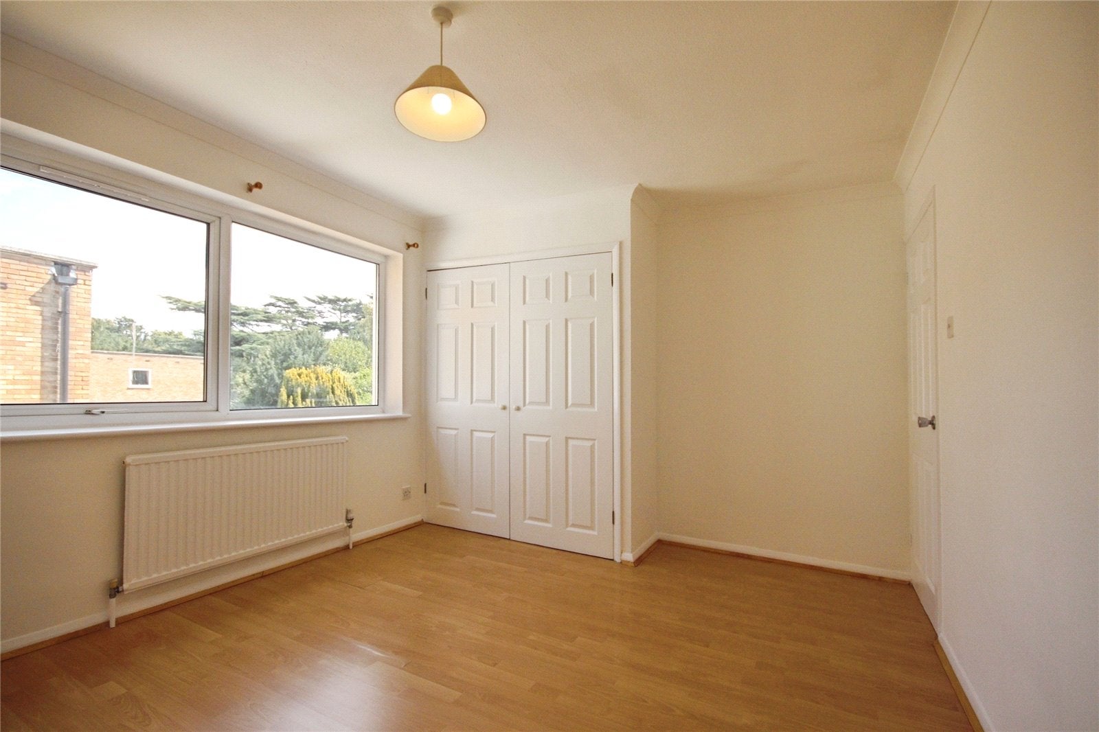 Flat Riseley Road in Maidenhead