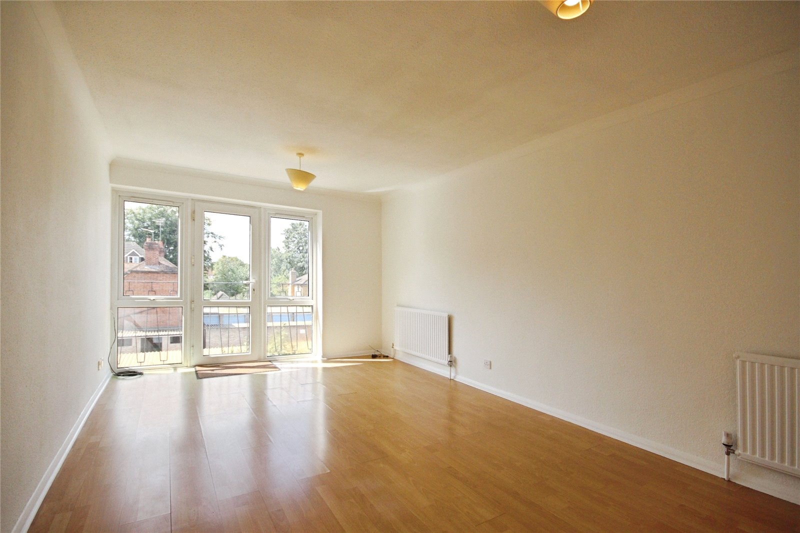 Flat Riseley Road in Maidenhead