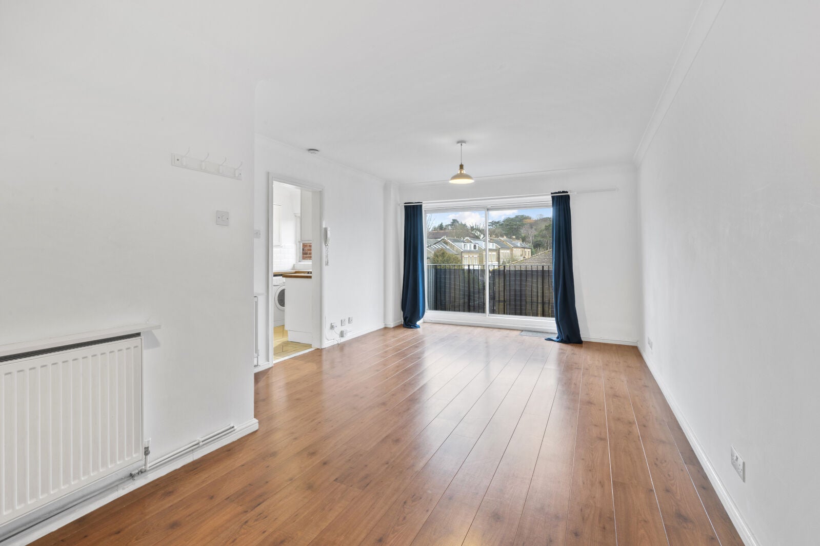Flat Nursery Road in Greater London