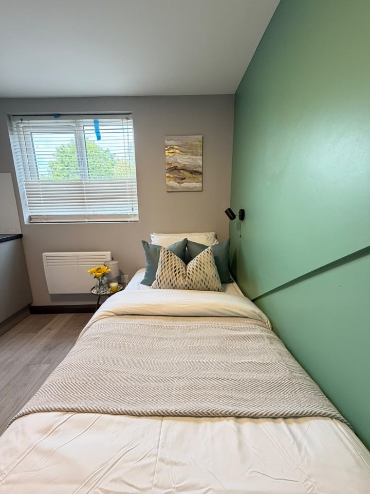 Flat Rickmansworth Road in Greater London