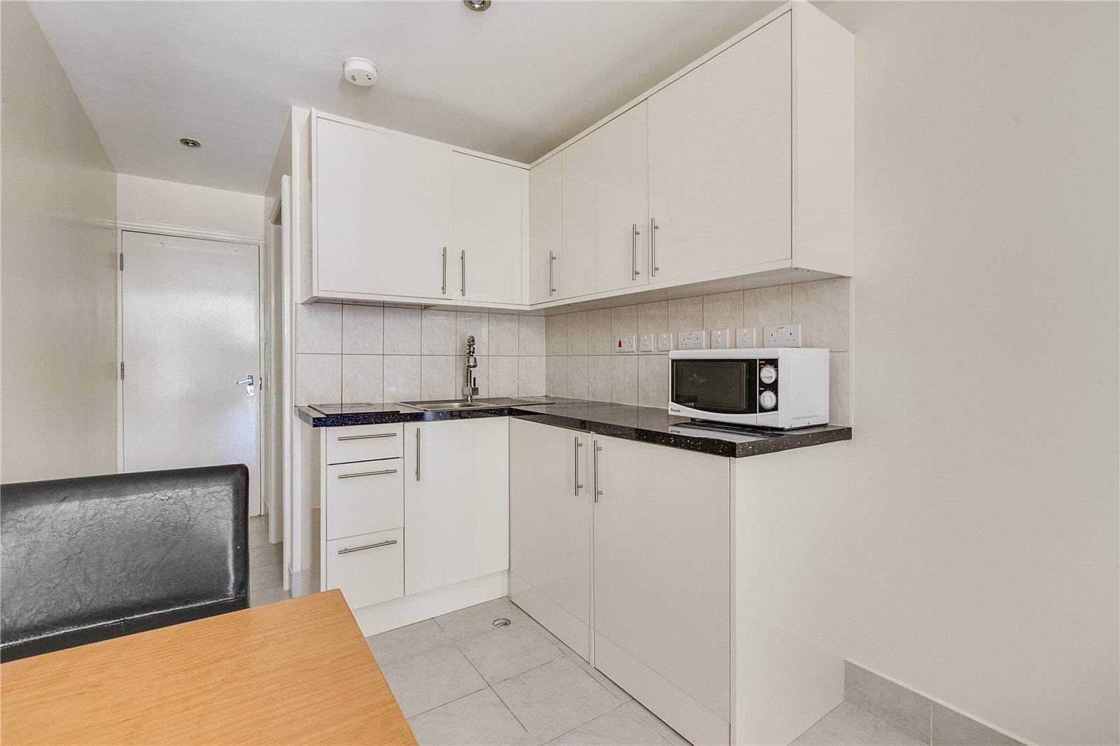Flat Lydford Road in Greater London