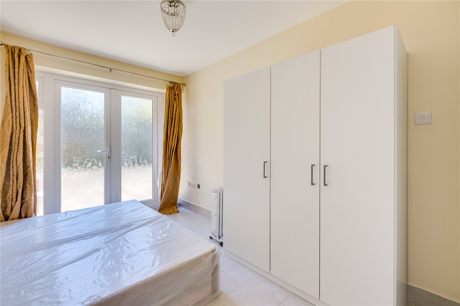 Flat Lydford Road in Greater London