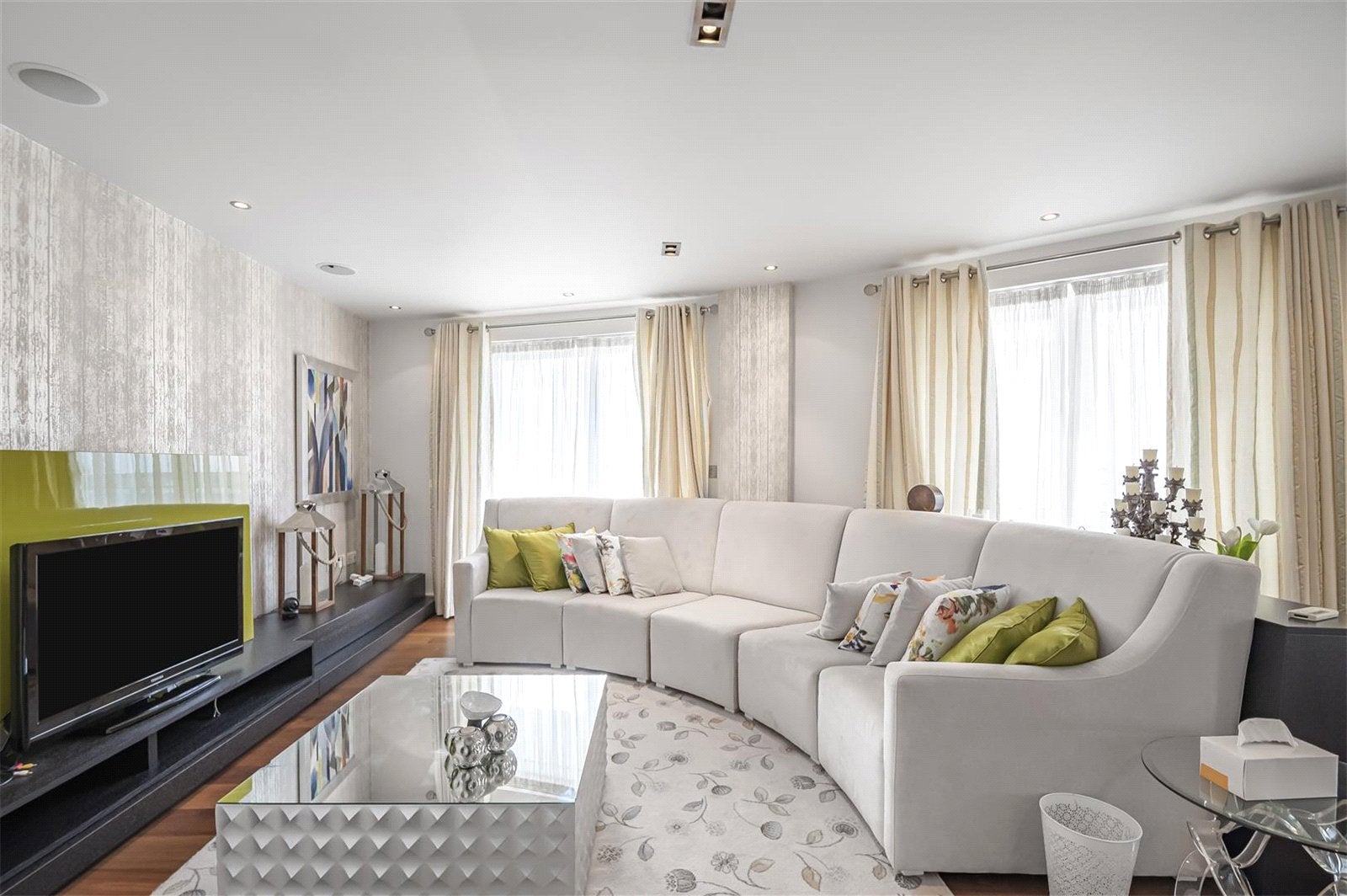 Flat Thurstan Street in Greater London