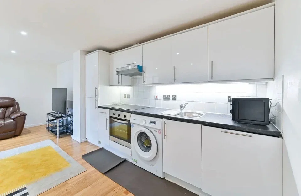 Flat Camberwell Road in Greater London