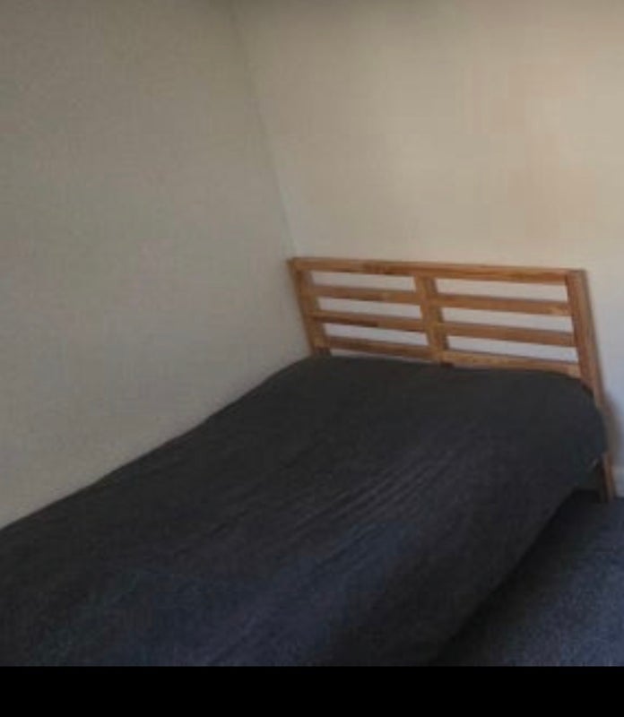 Room Holmesdale Road in Greater London