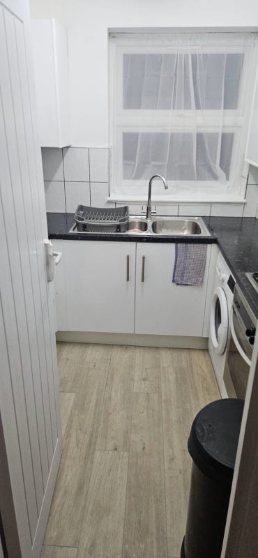 Room Holmesdale Road in Greater London