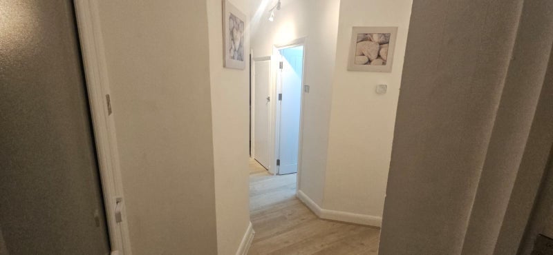Room Holmesdale Road in Greater London