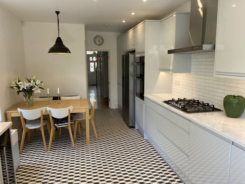 Room Replingham Road in Greater London