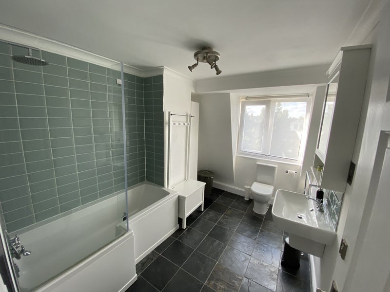 Room Replingham Road in Greater London