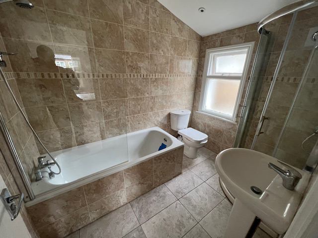 Room Nello James Gardens in Greater London