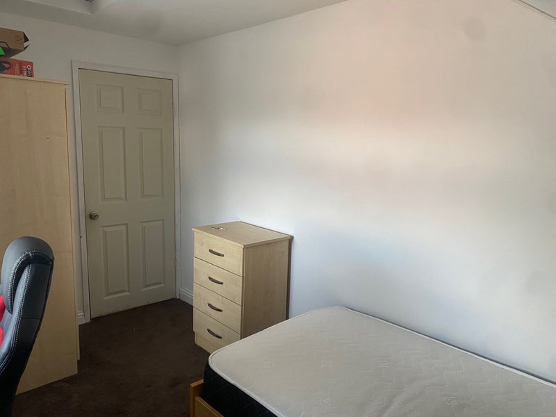 Room Ash Tree Road in Manchester