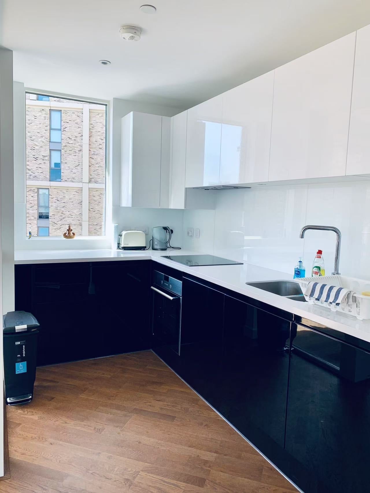Flat Terry Spinks Place in Greater London