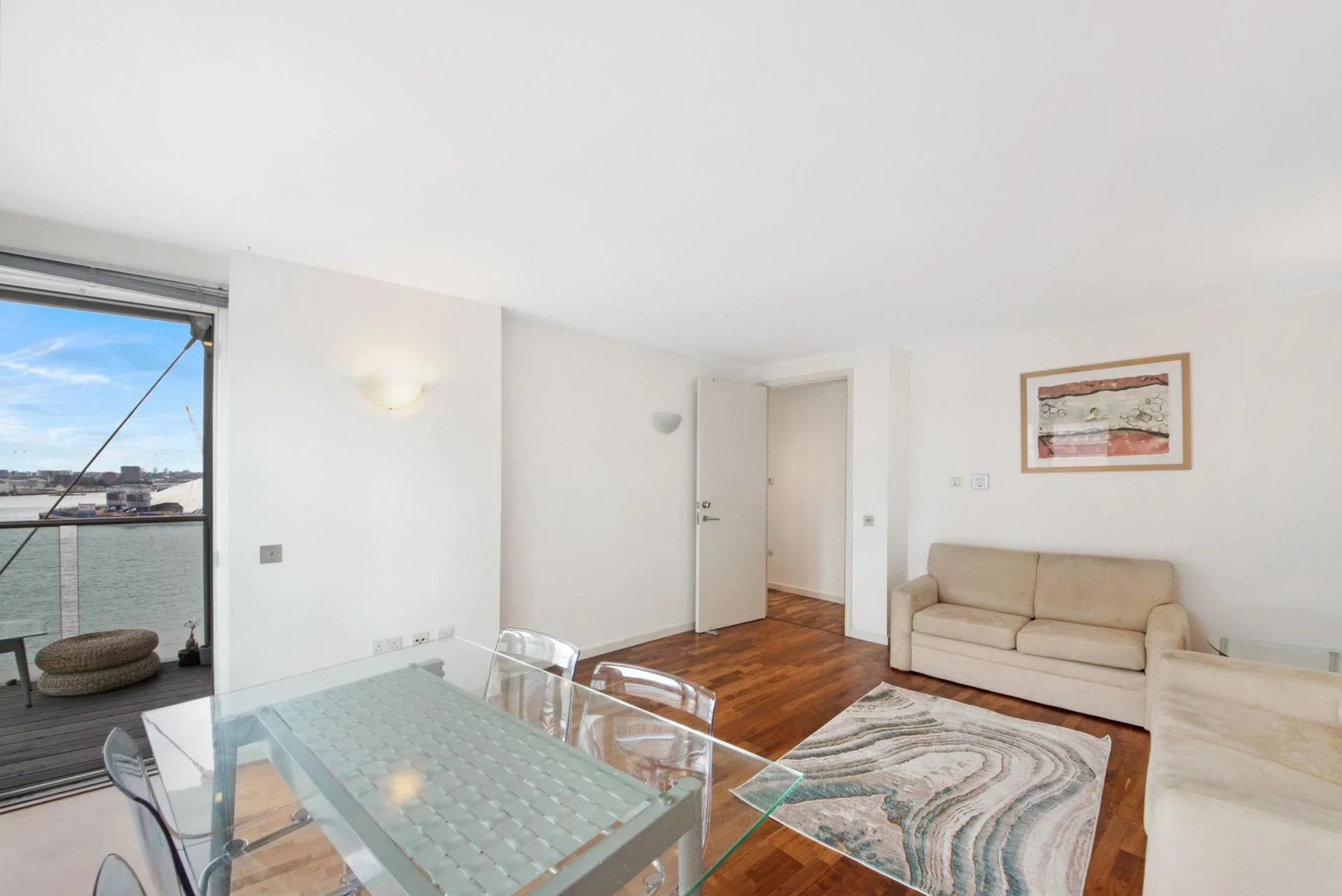 Flat Fairmont Avenue in Greater London