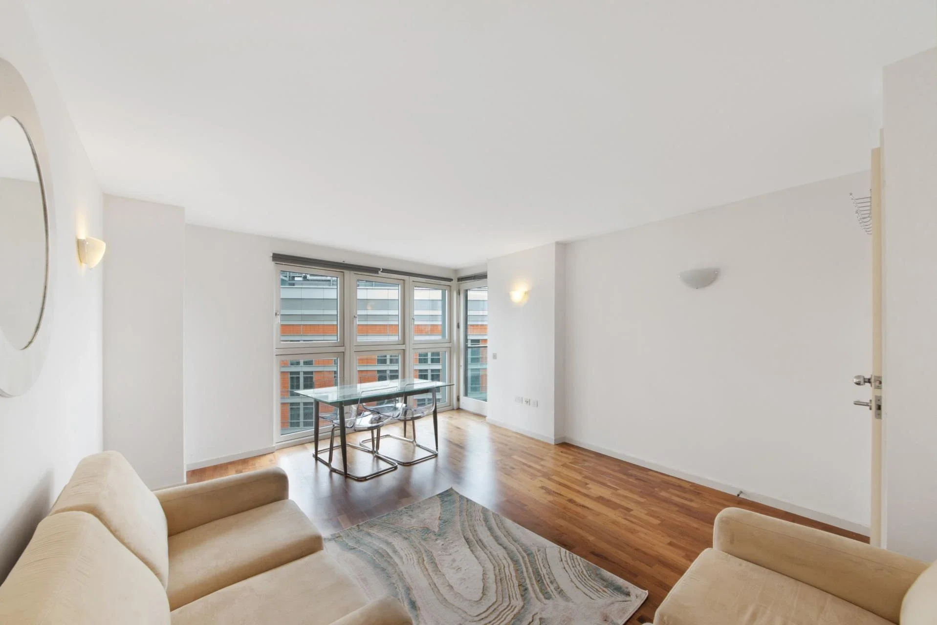 Flat Fairmont Avenue in Greater London