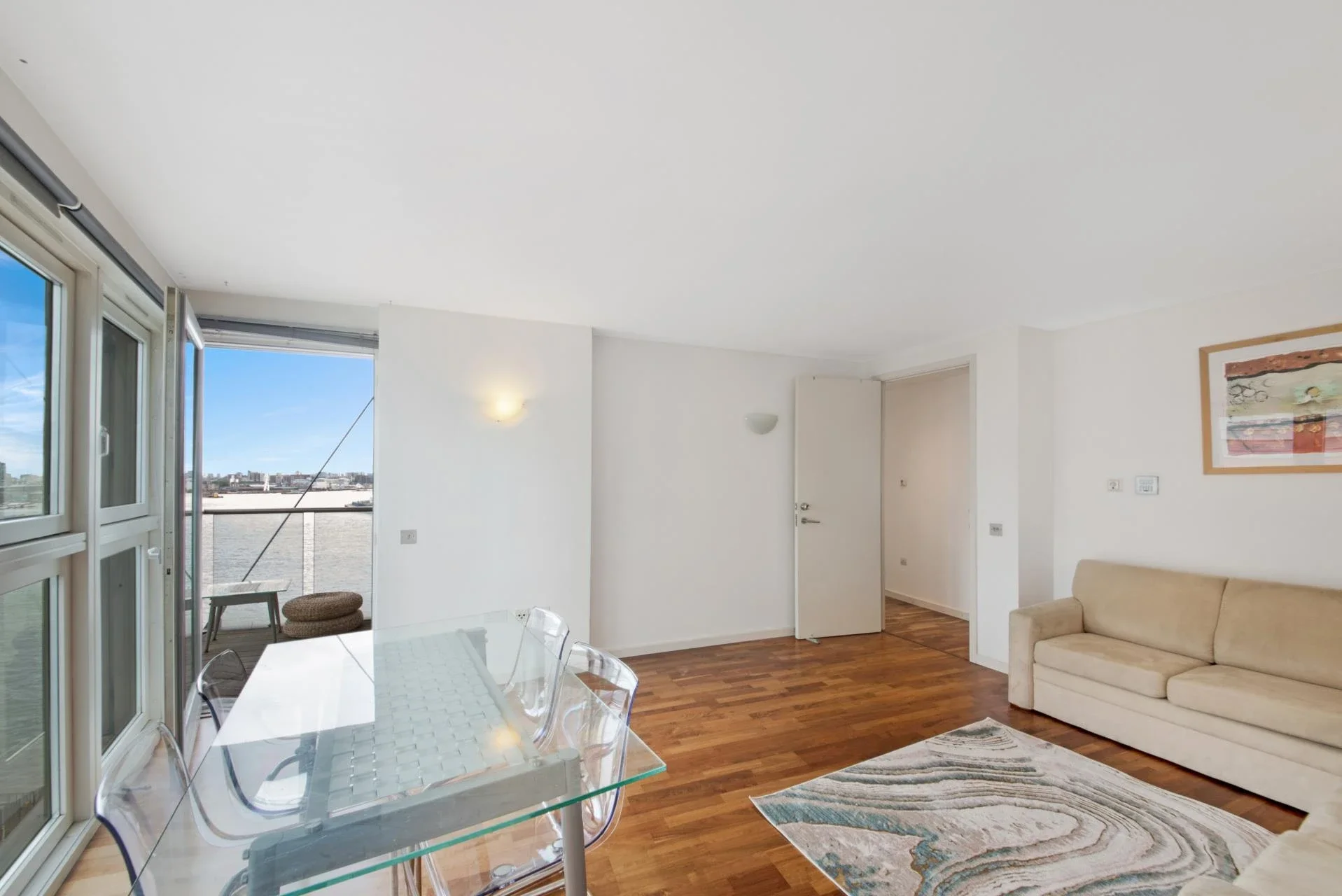 Flat Fairmont Avenue in Greater London