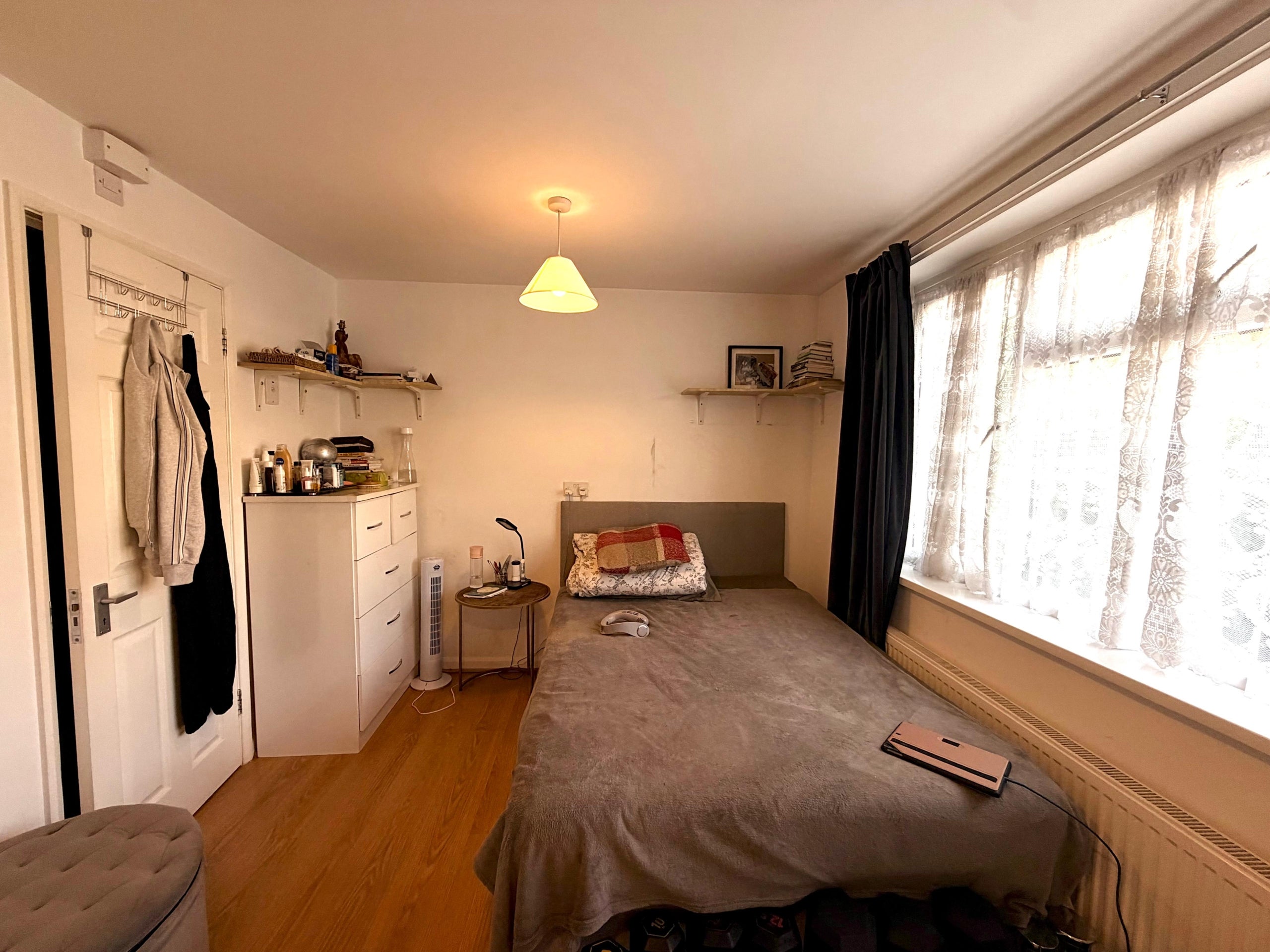 Room Haselbury Road in Greater London