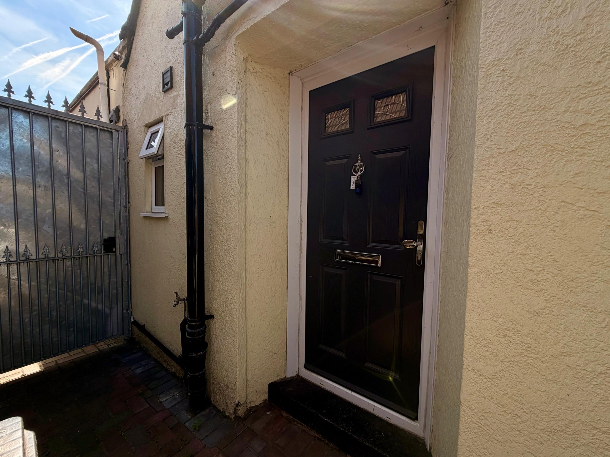 Room Haselbury Road in Greater London
