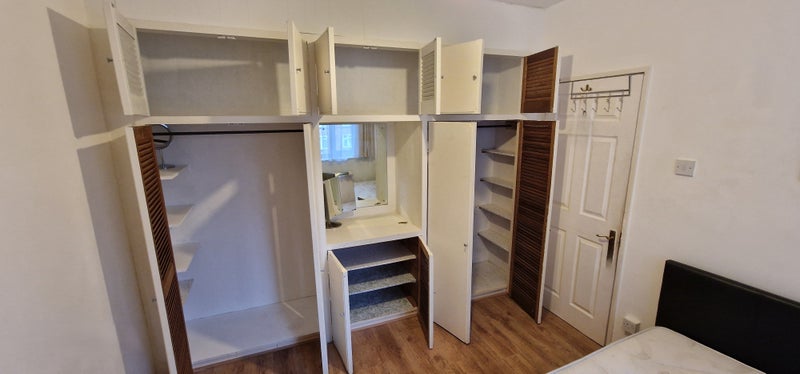 Room Stroud Crescent in Greater London