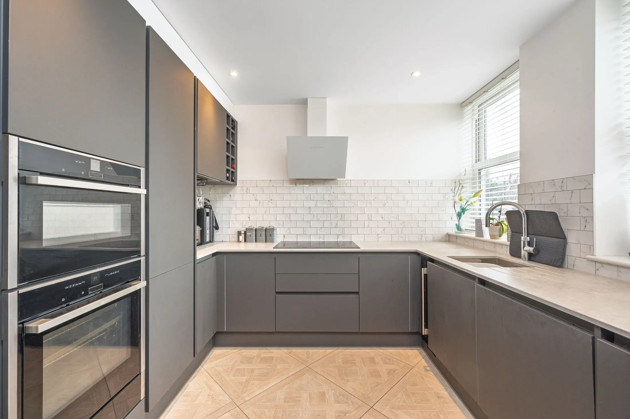Flat Woodstock Road in Greater London