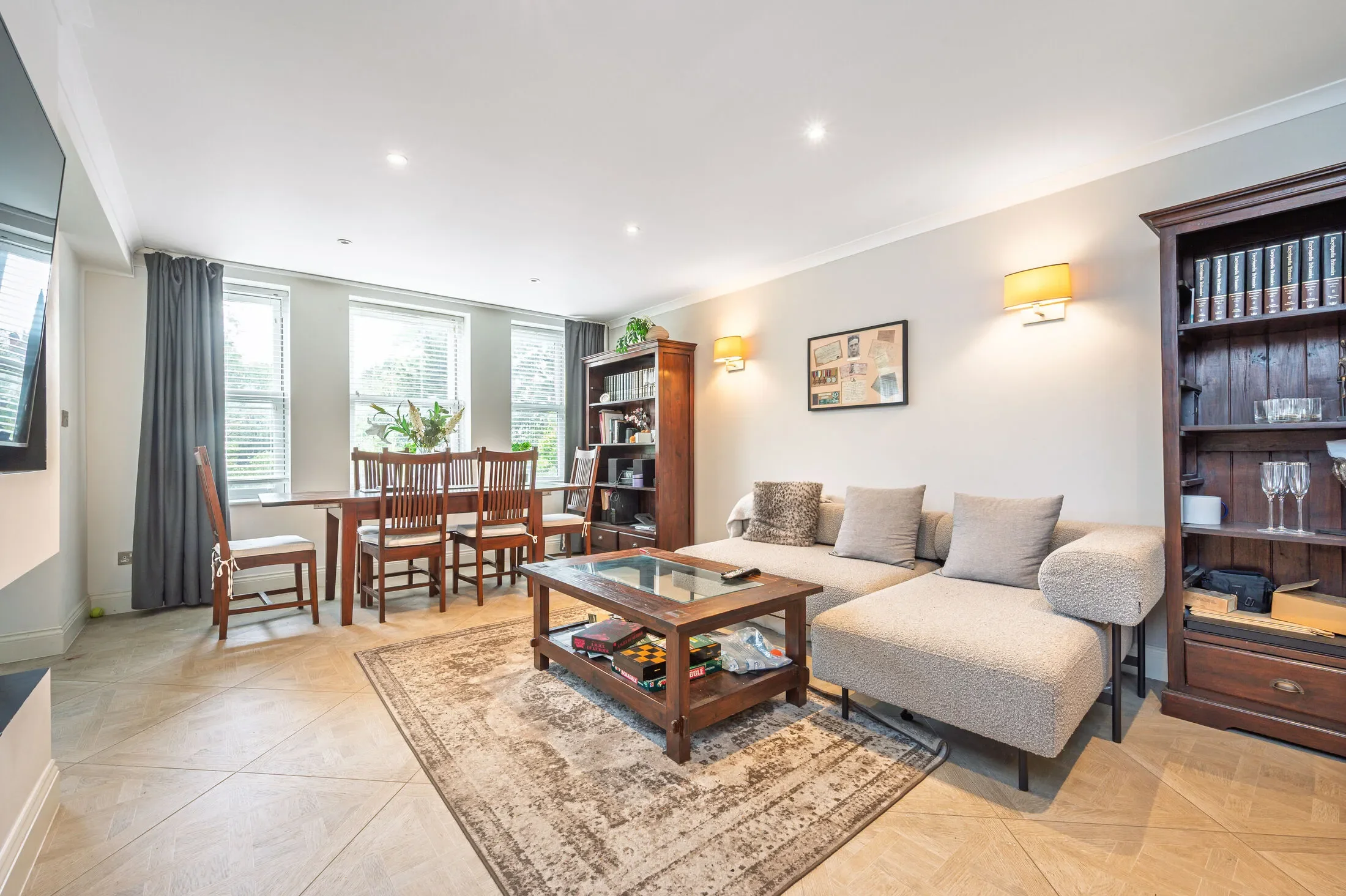 Flat Woodstock Road in Greater London