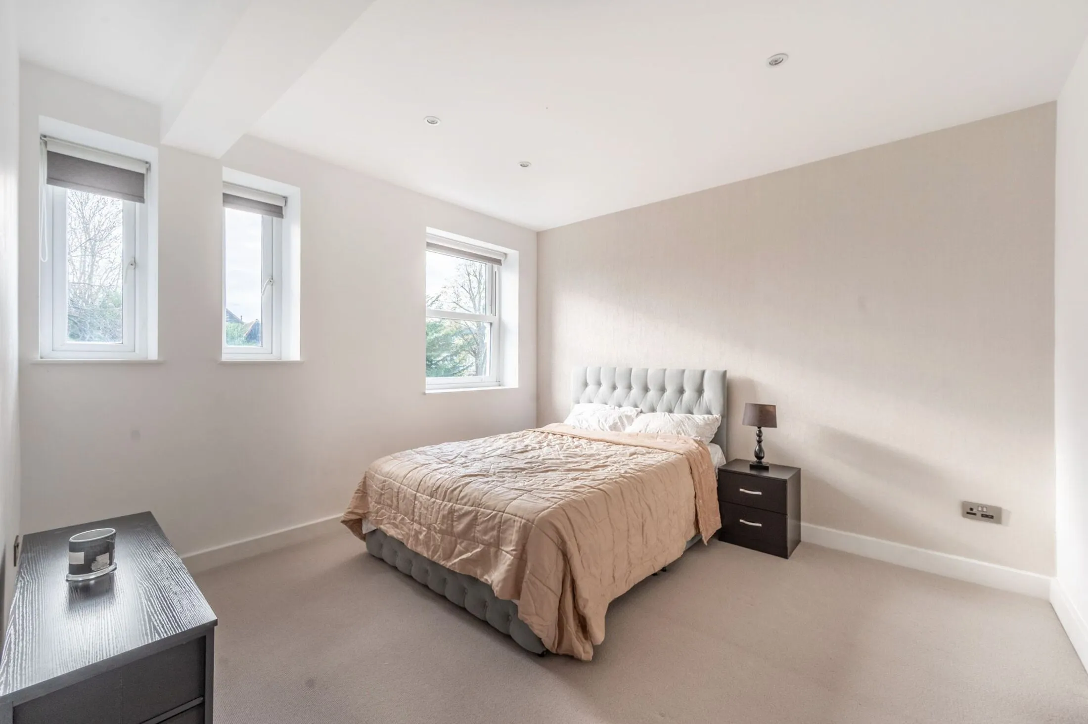 Flat Woodstock Road in Greater London