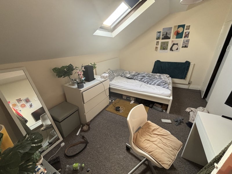 Room Back Newport Mount in Leeds