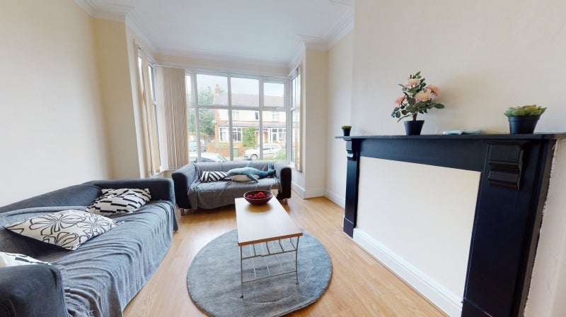 Room Back Newport Mount in Leeds