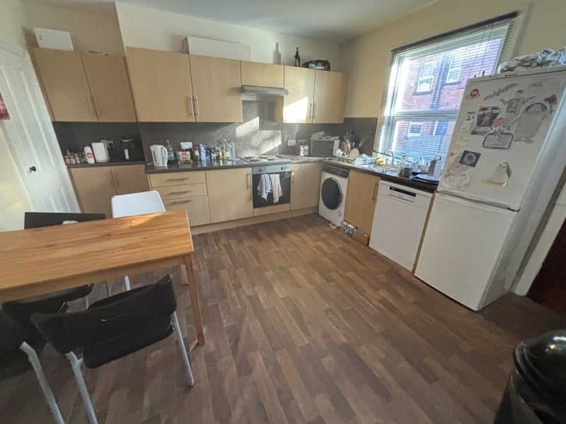 Room Back Newport Mount in Leeds