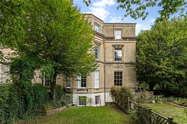 Flat Codrington Place in Bristol