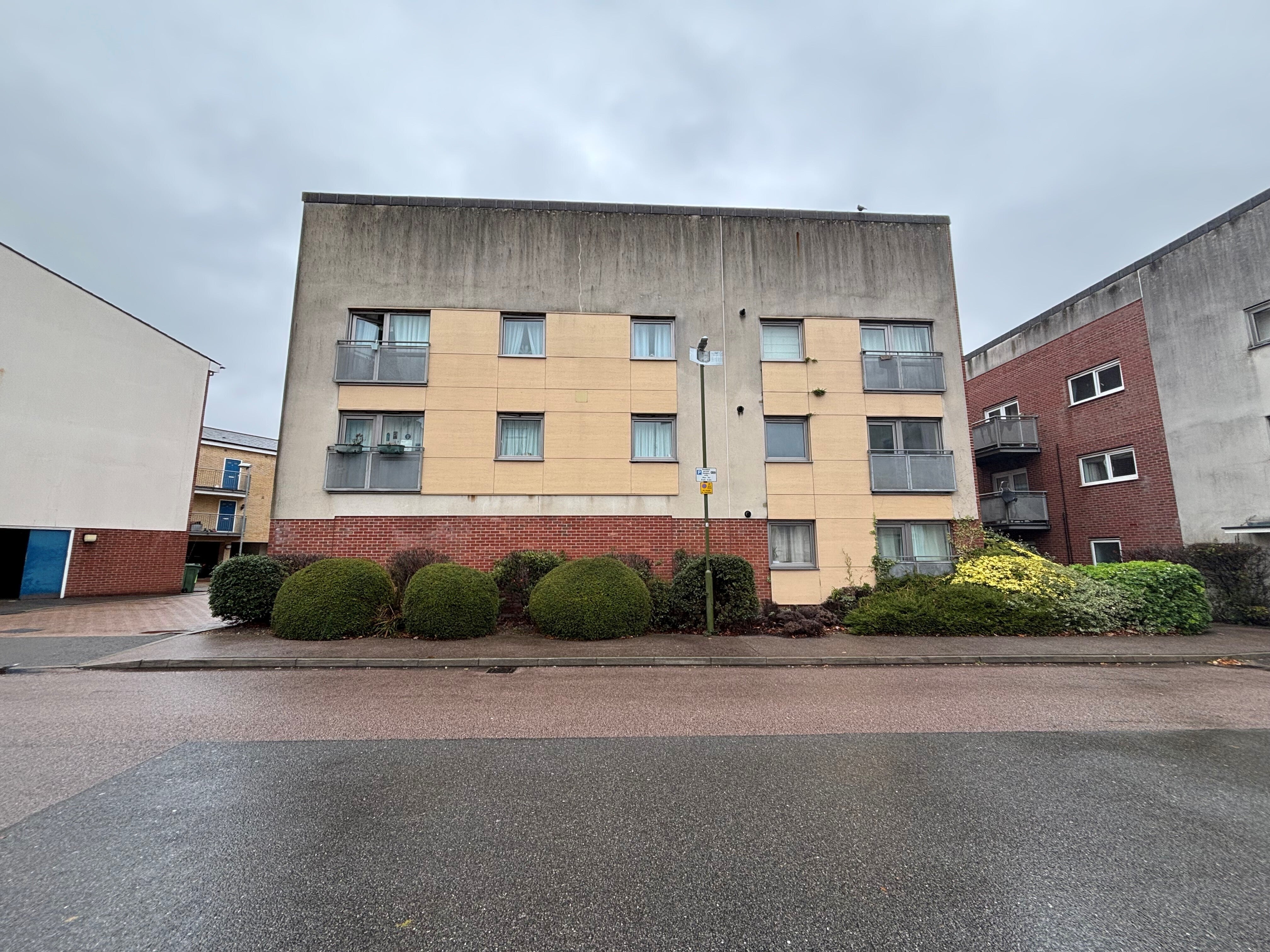 Flat Spectre Court in Welwyn Hatfield